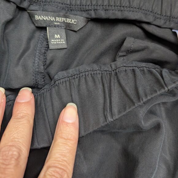 Banana Republic Factory Black Tencel Cargo Joggers | Women’s Medium Ankle Length - Picture 3 of 7